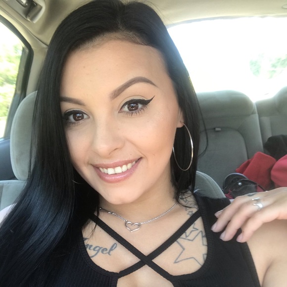 Meet your Posher, Caya - Picture 1 of 2